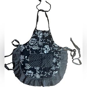 Flirty apron ruffle black & white